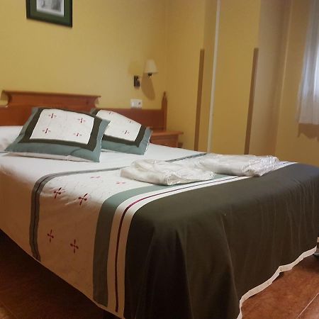 Hostal Los Nogales Cangas De Narcea Exteriér fotografie