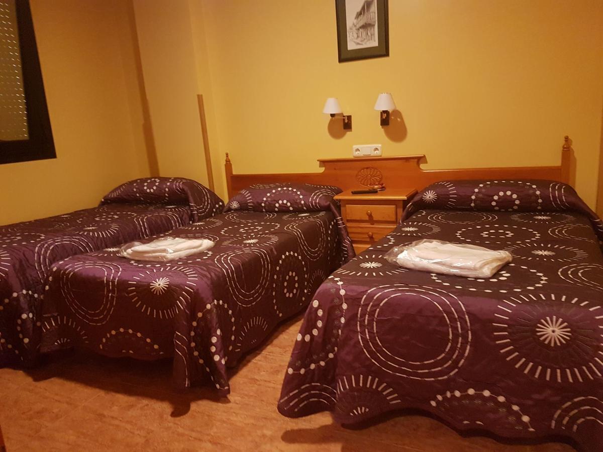 Hostal Los Nogales Cangas De Narcea Exteriér fotografie