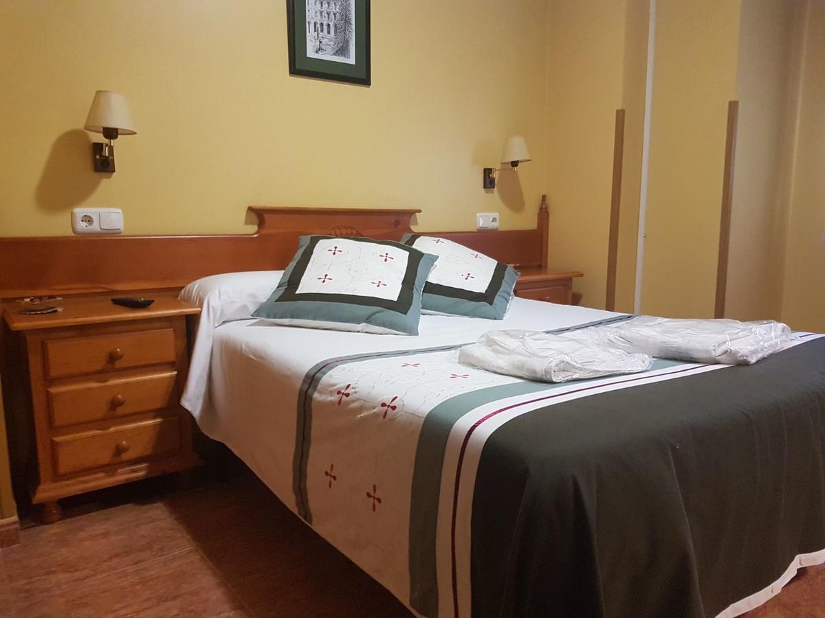 Hostal Los Nogales Cangas De Narcea Exteriér fotografie