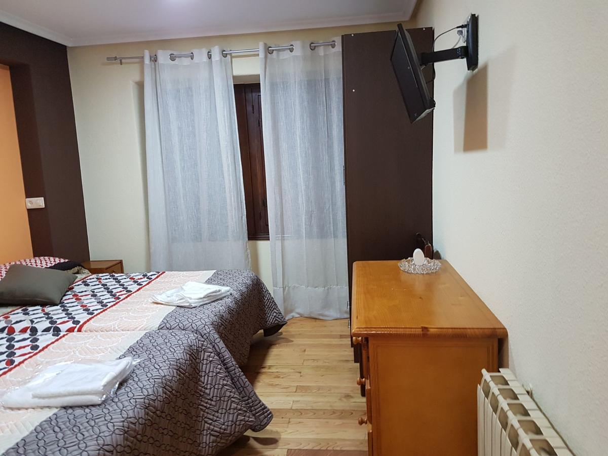 Hostal Los Nogales Cangas De Narcea Exteriér fotografie