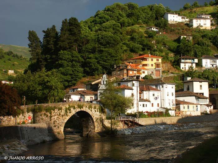 Hostal Los Nogales Cangas De Narcea Exteriér fotografie